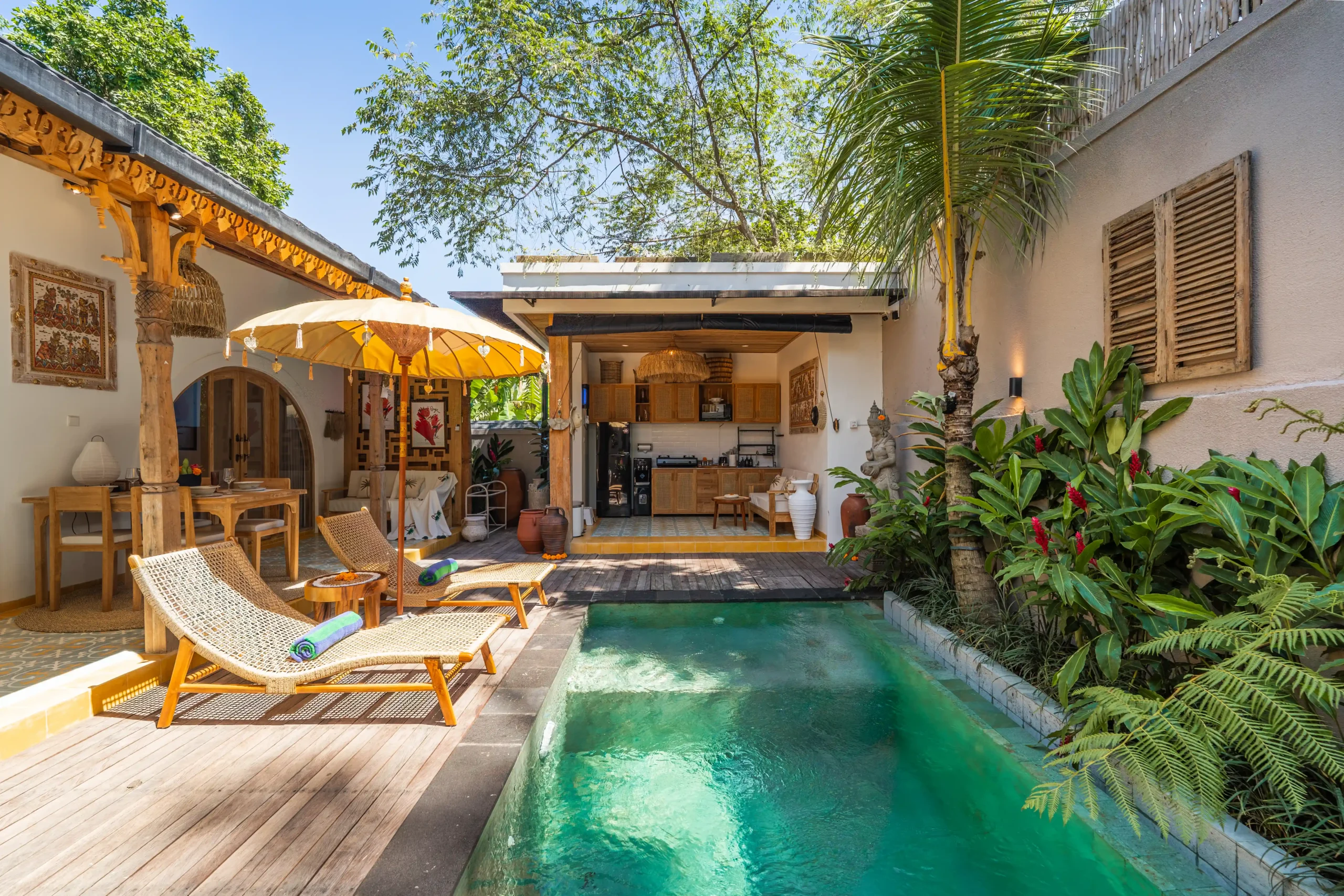 Tropical Kasbah - Batna 1 - poll and kitchen